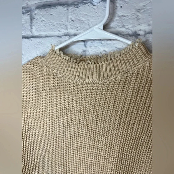 Dance & Marcel women’s beige cropped sweater size S/M. - Picture 3 of 8